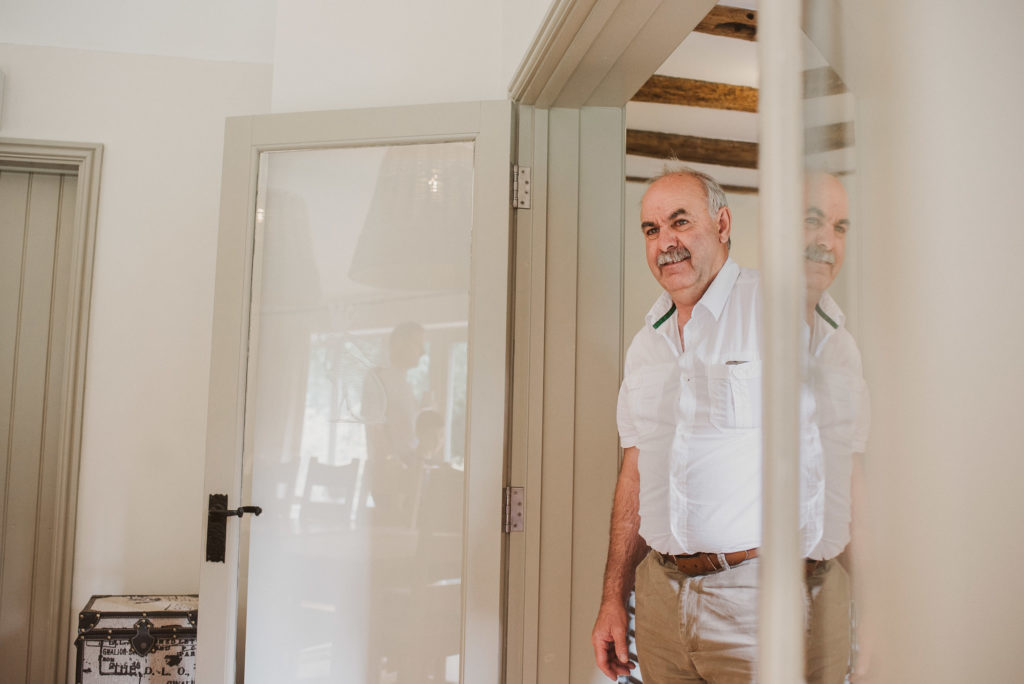 father of the bride sees his daughter for the first time
